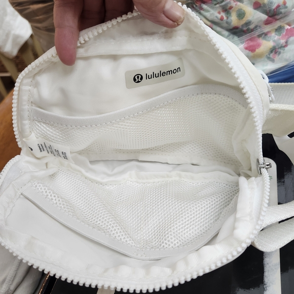 lululemon White Bag - Picture 6 of 7